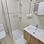 Spacious Two Bedroom Close To Promenade With Wifi And Ac