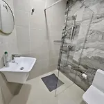 Spacious Two Bedroom Close To Promenade With Wifi And Ac