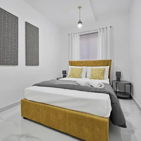 Apartment Spacious Two Bedroom Close To Promenade With Wifi And Ac - *