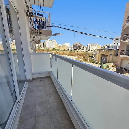 Spacious Two Bedroom Close To Promenade With Wifi And Ac *